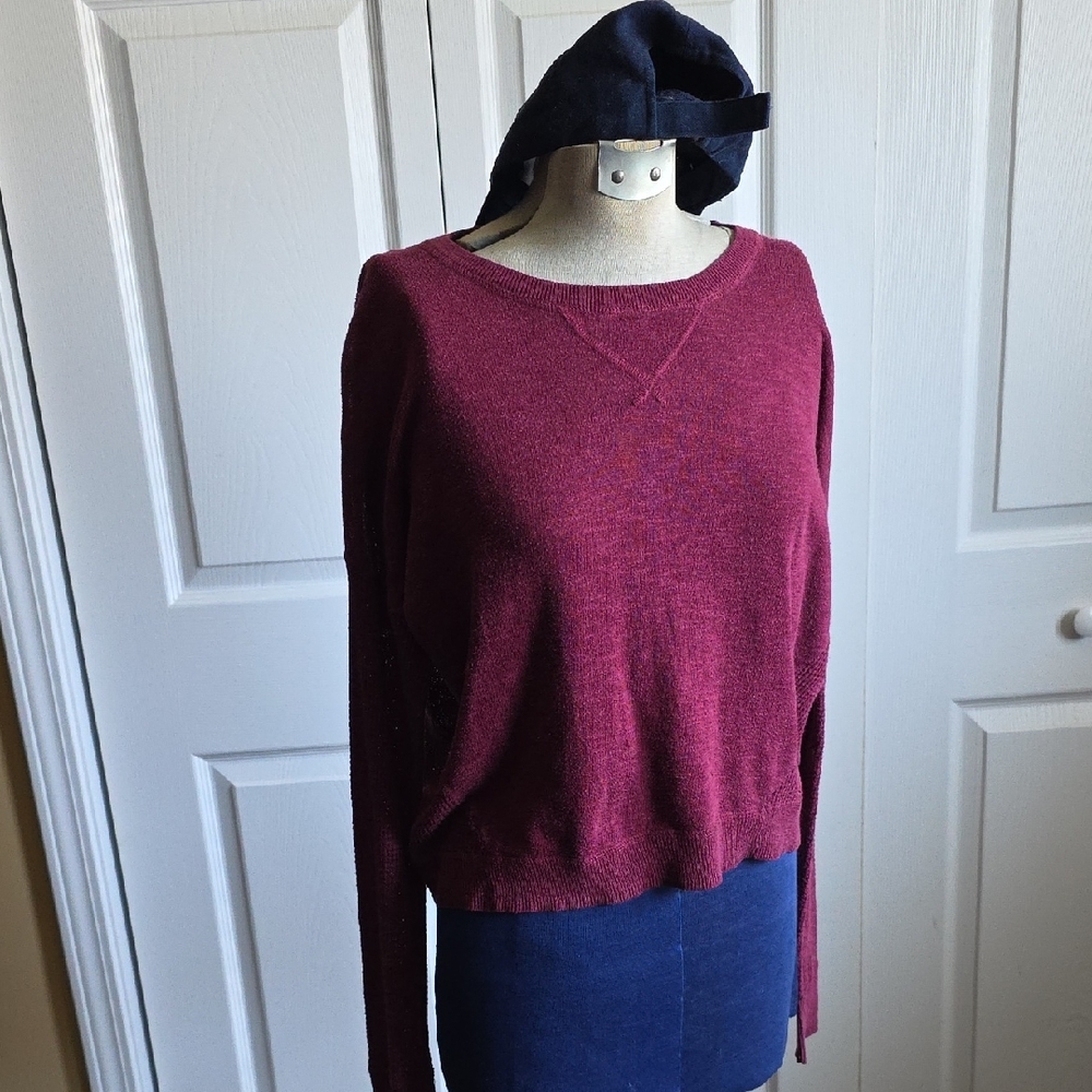 SO Sweater Maroon Crew Neck Long Sleeve Knitted Textured Size Medium.